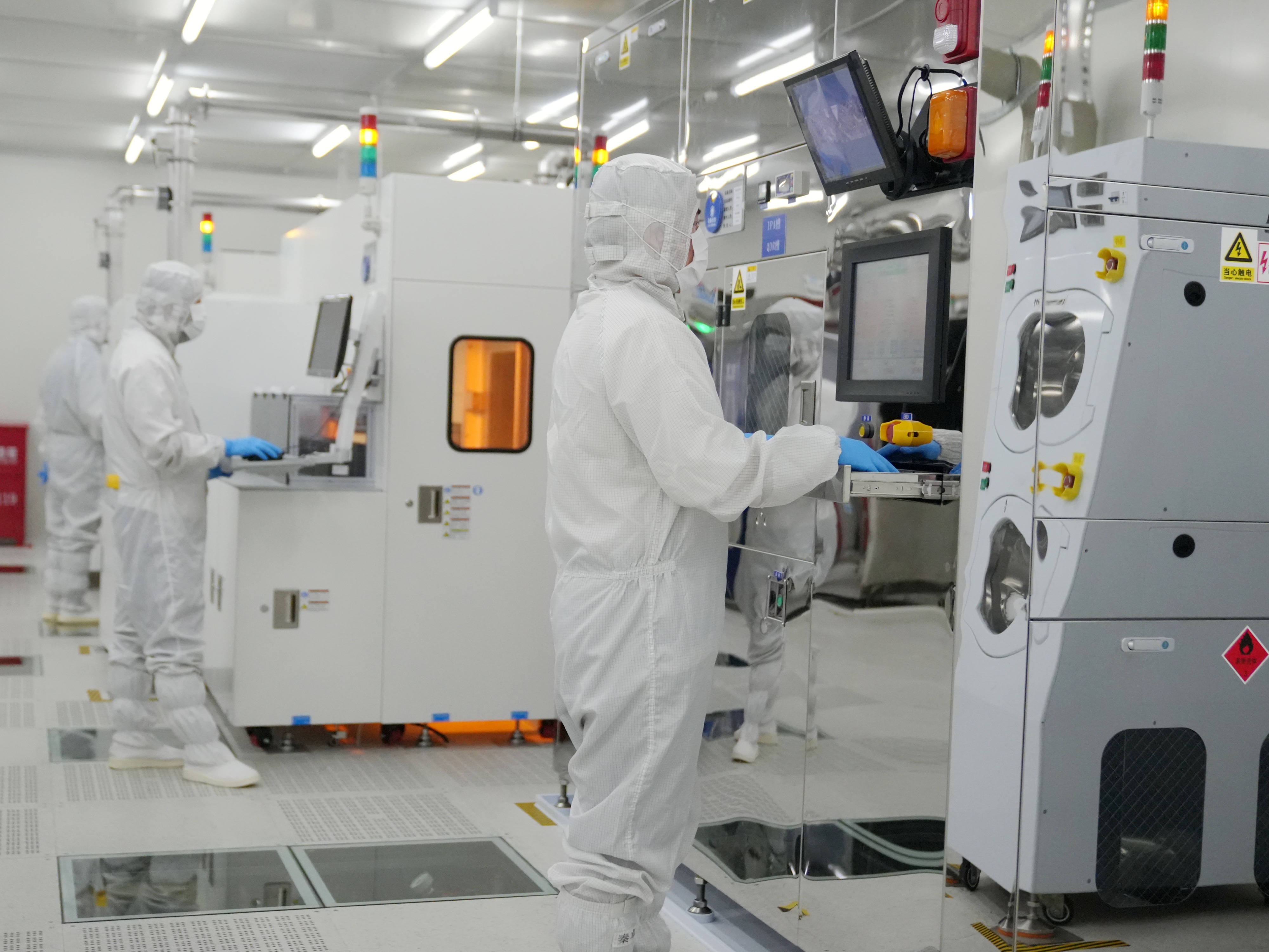 新一代高精度五轴数控机床正式量产上市